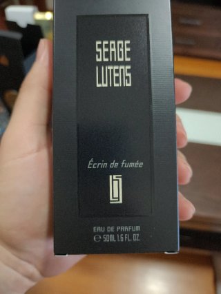Serge Lutens Ecrin de Fumee Perfume