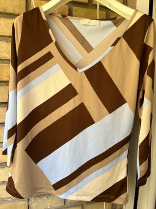Camiseta Zara cuello pico y manga 3/4