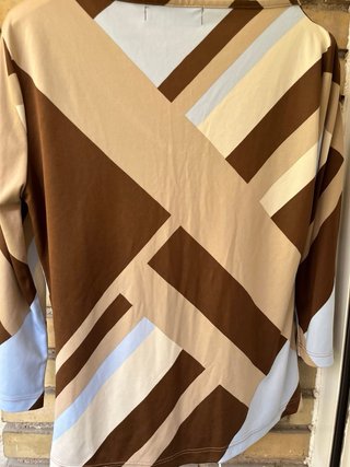 Camiseta Zara cuello pico y manga 3/4