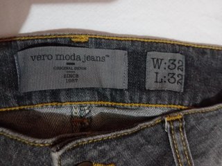 Pantalón vaquero gris