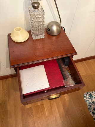Mobile ausiliario in legno con cassetto