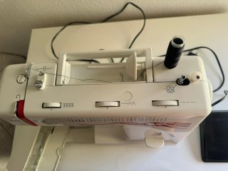 Máquina de coser Alfa blanca