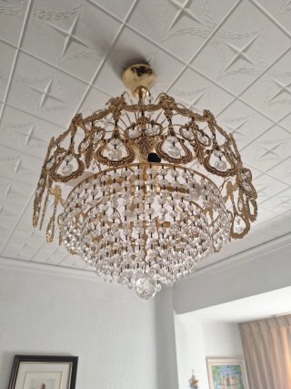 Lámpara de araña de cristal dorada