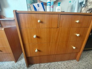 Tocador de madera con espejo