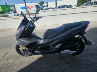 Honda PCX 125cc Negra