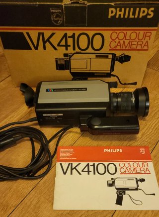 V2000. Reproductor, grabador y cámara Video 2000.