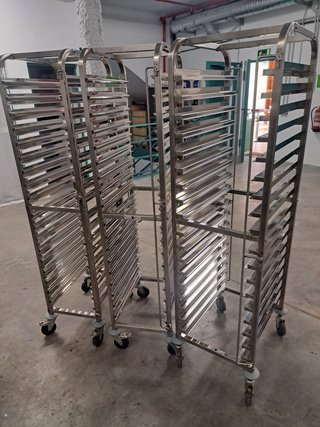 3 Carros Bandejas GN1/1 18 Niveles. 100€ unidad