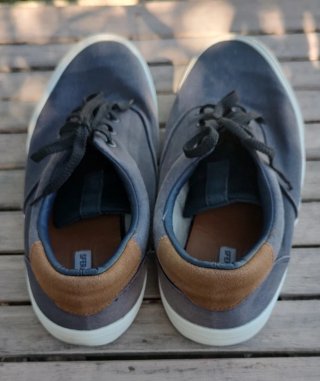 Zapatos casuales azul marino y marrón