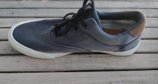 Zapatos casuales azul marino y marrón