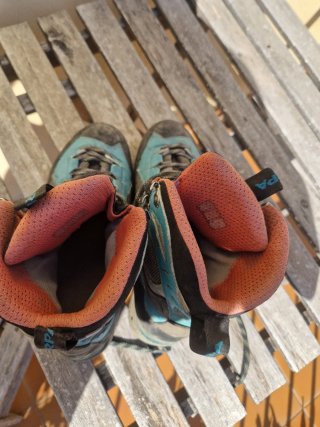 Botas de montaña Scarpa azules y naranjas