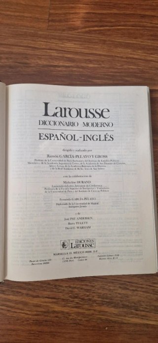Larousse Diccionario Moderno Español-Ingles