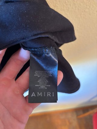 Camiseta Amiri Negra con Logo Multicolor