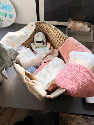 Armario de juguete y cesta con accesorios 60x40x21