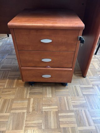Mesa de despacho grande de madera