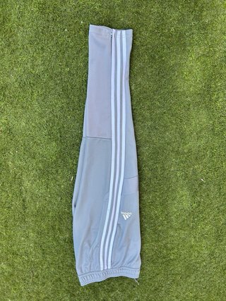 Pantalón chándal Adidas gris