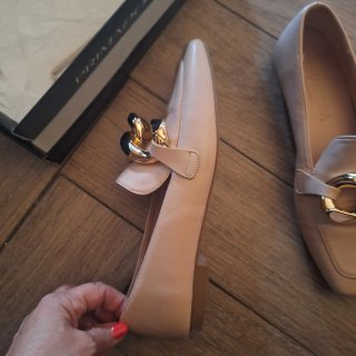 Scarpe Primadonna con catena dorata