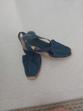 Sandalias de mujer azul y beige