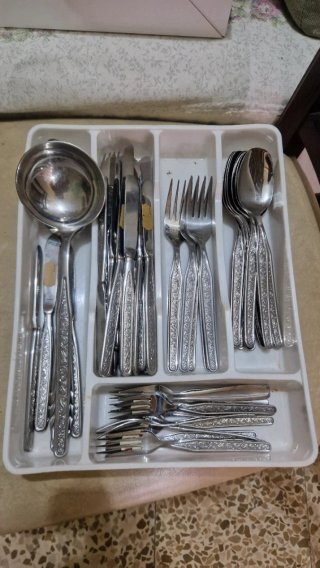Cubertería antigua de metal plateado