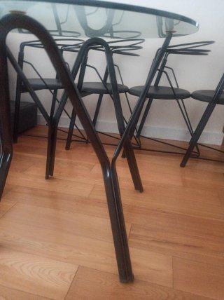 Mesa de comedor cristal y 4 sillas forjadas