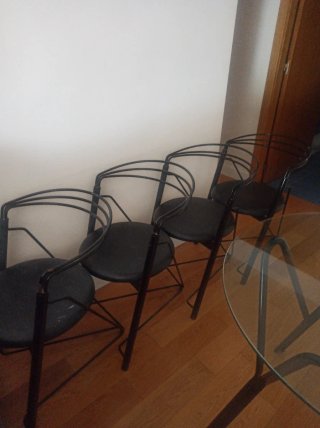 Mesa de comedor cristal y 4 sillas forjadas