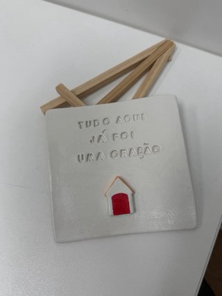 Cavalete decorativo com frase e casa
