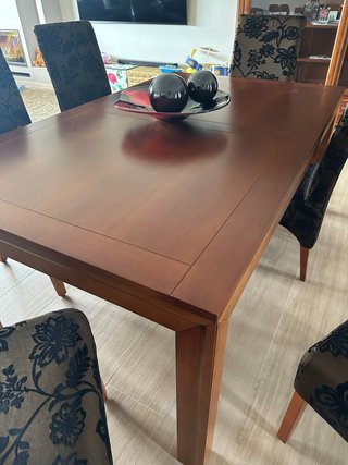 Mesa de comedor de madera de cerezo