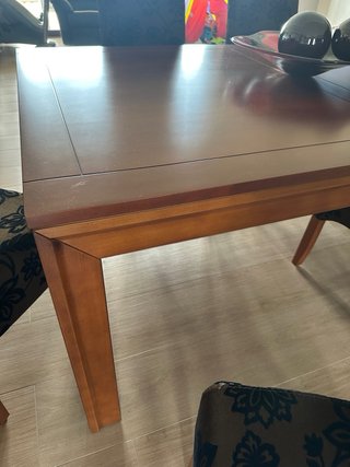 Mesa de comedor de madera de cerezo