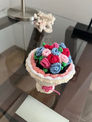 Muñeca reversible crochet flores.Decoración