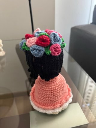 Muñeca reversible crochet flores.Decoración