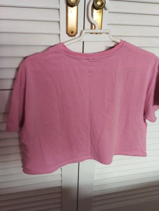 Camiseta rosa estilo grafiti para niña