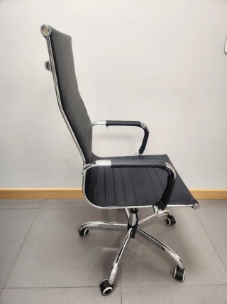 Silla de oficina ergonómica negra