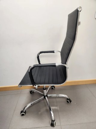 Silla de oficina ergonómica negra