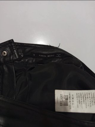 Falda negra cintura alta piel sintética Talla XS