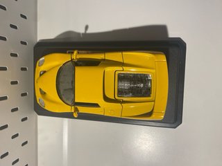 Maqueta Ferrari F50 Amarillo 1995 Burago