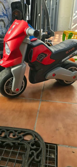 Moto de juguete Molto roja con número 1