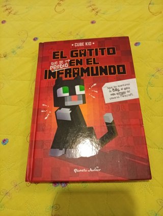 El gatito que se perdió en el inframundo. Libro