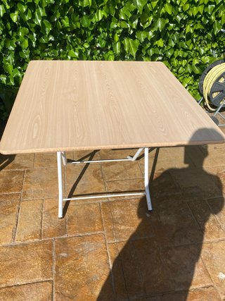 Tavolo pieghevole in legno e metallo