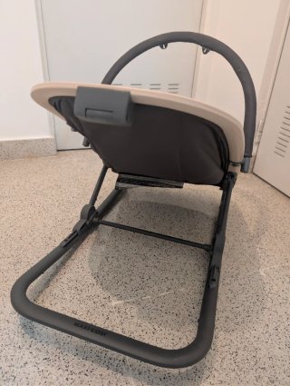 Hamaca bebé maxi-cosi con reductor, arco y juguete