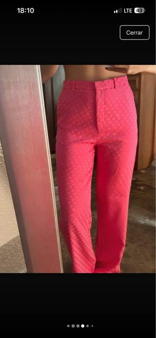 Traje chaqueta fucsia topos