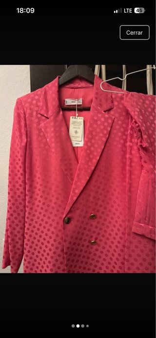 Traje chaqueta fucsia topos
