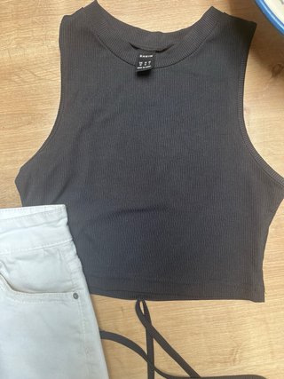 Falda vaquera blanca y 2 camisetas H&M