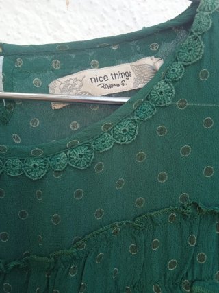 Vestido verde con lunares