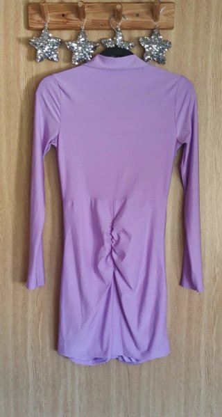 Vestido lila fruncido