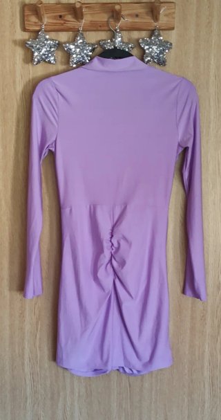 Vestido lila fruncido
