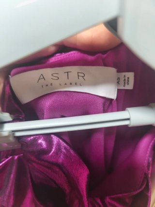 Vestido ASTR The Label Rosa Drapeado
