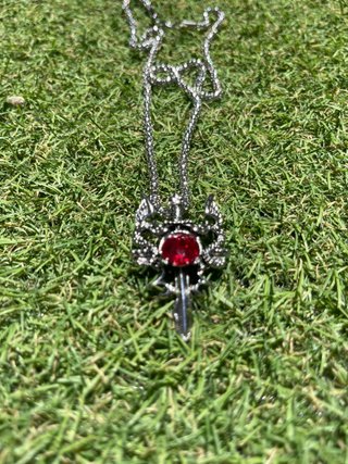 Collar Gótico Espada con Piedra Roja