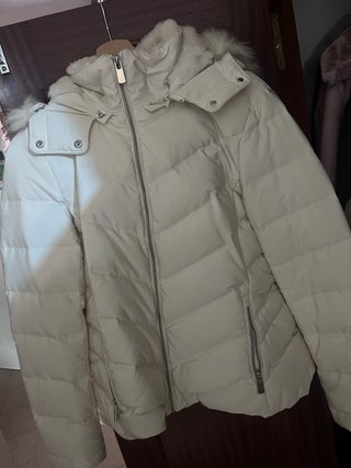 Abrigo acolchado Zara con cuello pelo