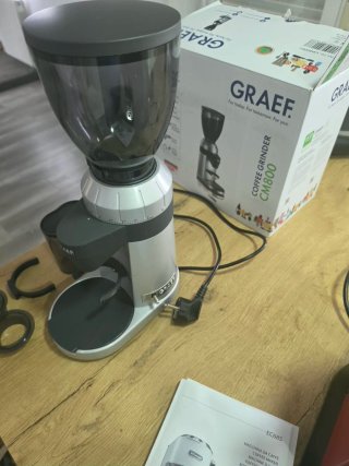 Cafetera DeLonghi Dedica + Molinillo Graef CM 800