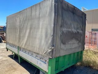 Caja de camión con lona