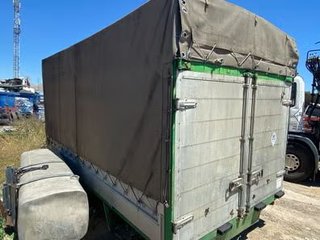 Caja de camión con lona
